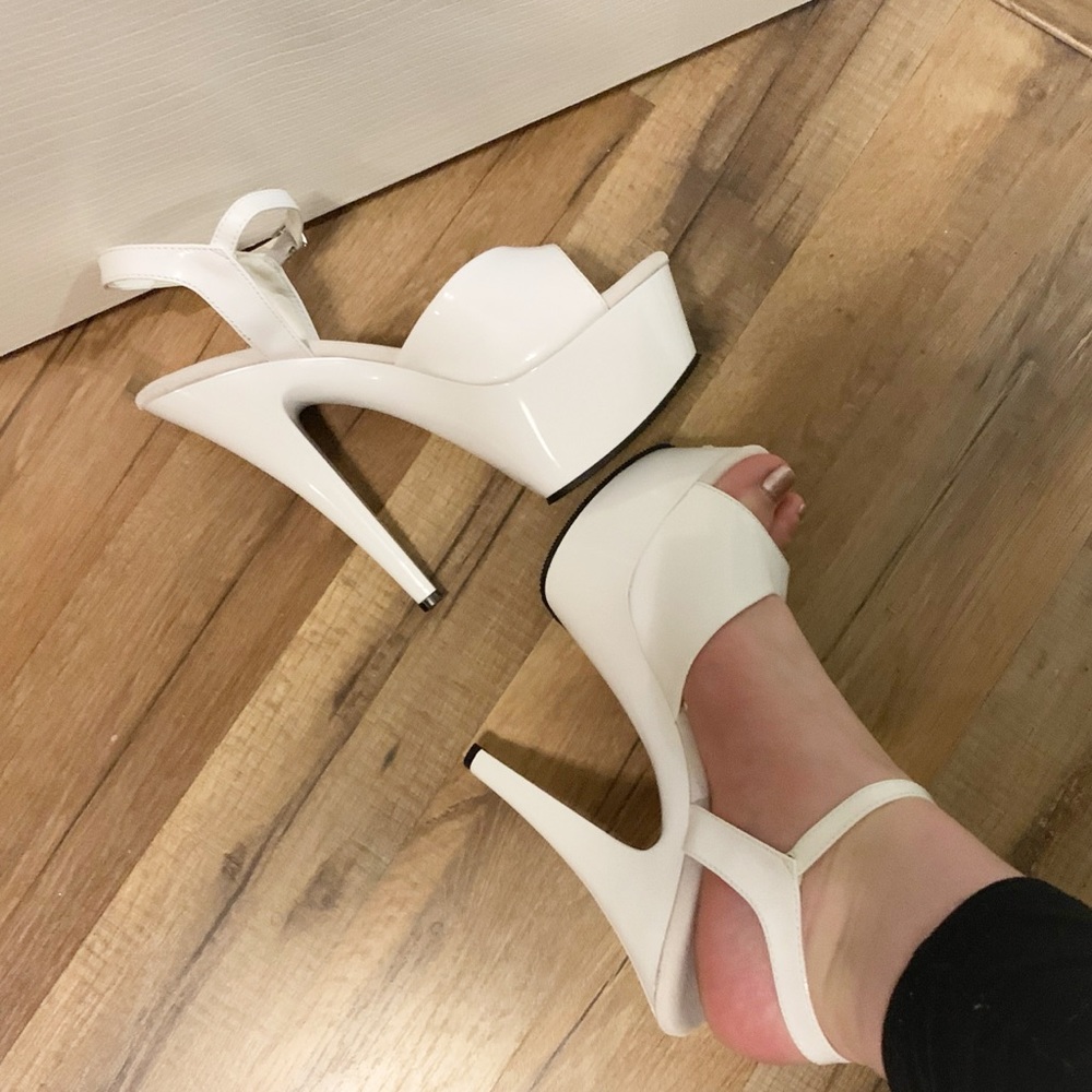 Club shoes